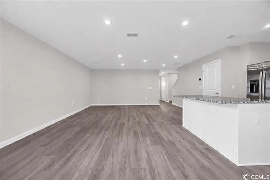 3 bed, 2.5 bath, 1442 sqft, $1,850 — Photo 3