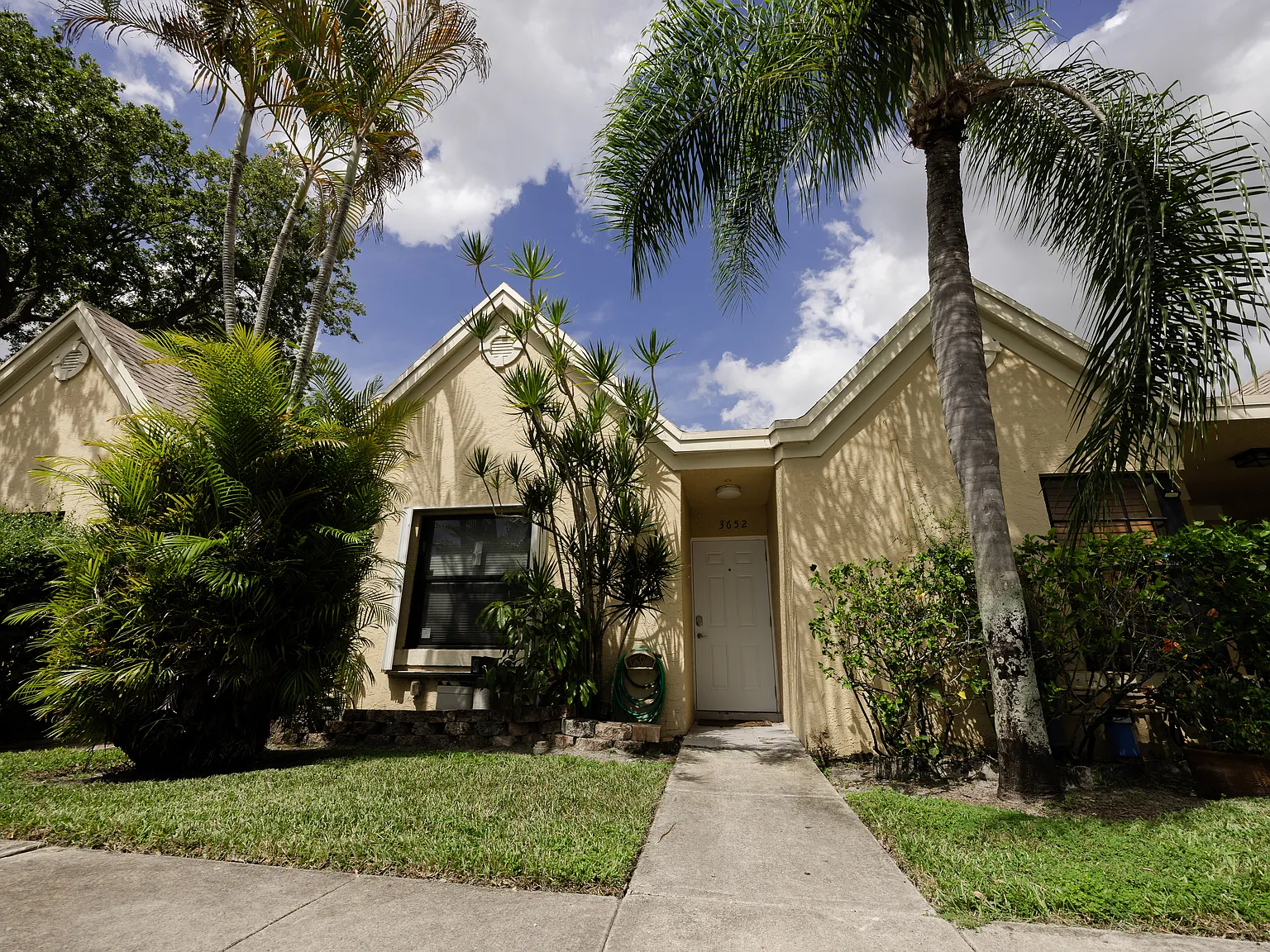 2 bed, 1087 sqft, $2,600 — Photo 1