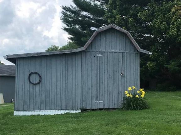 3rd image of 215 Lynx Dr