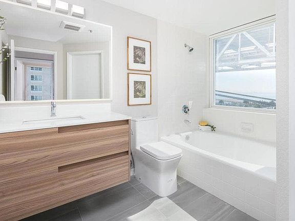 4th image of 201 Harrison St APT 526