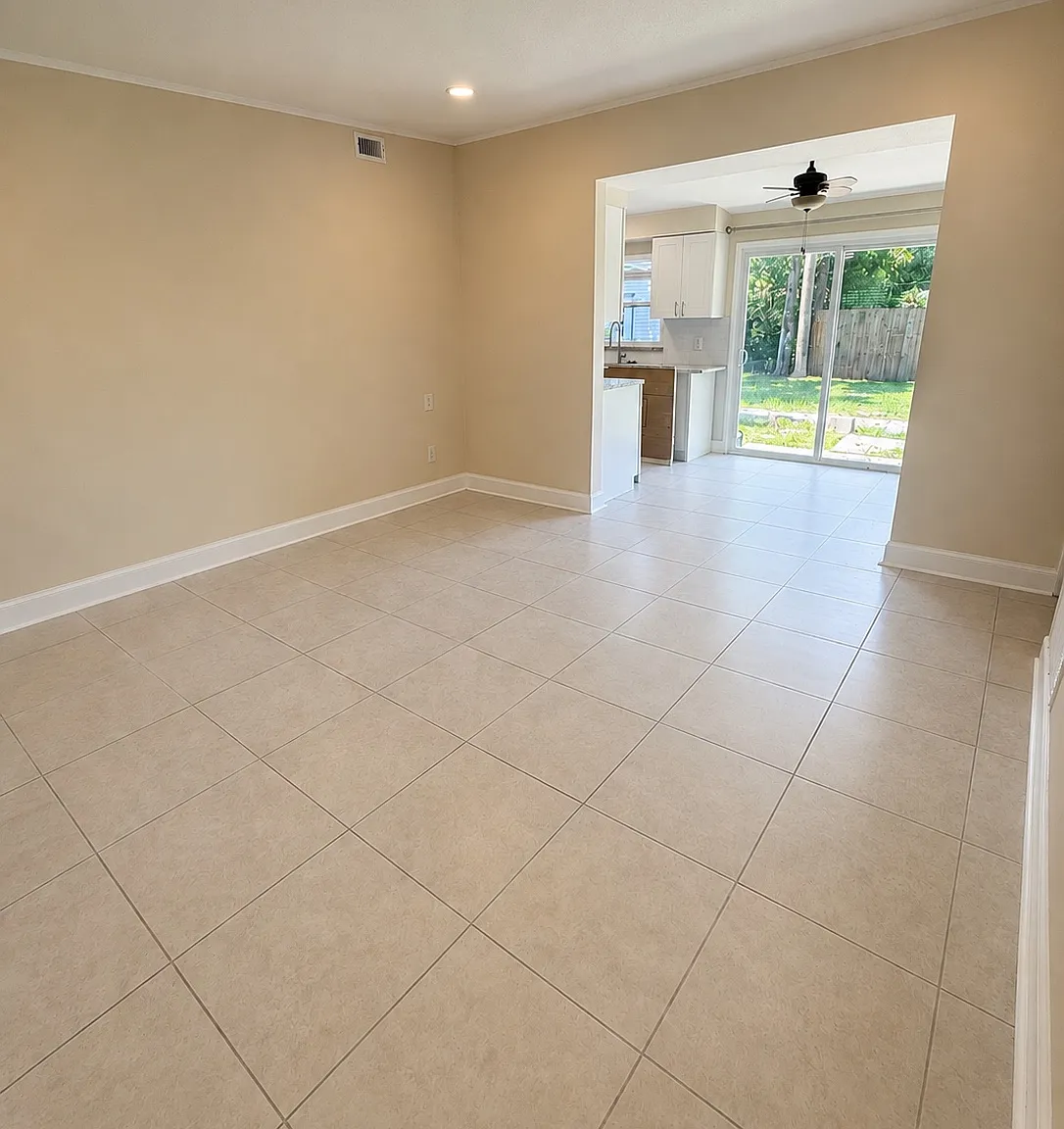 5516 Pine Cir NE — Photo 2