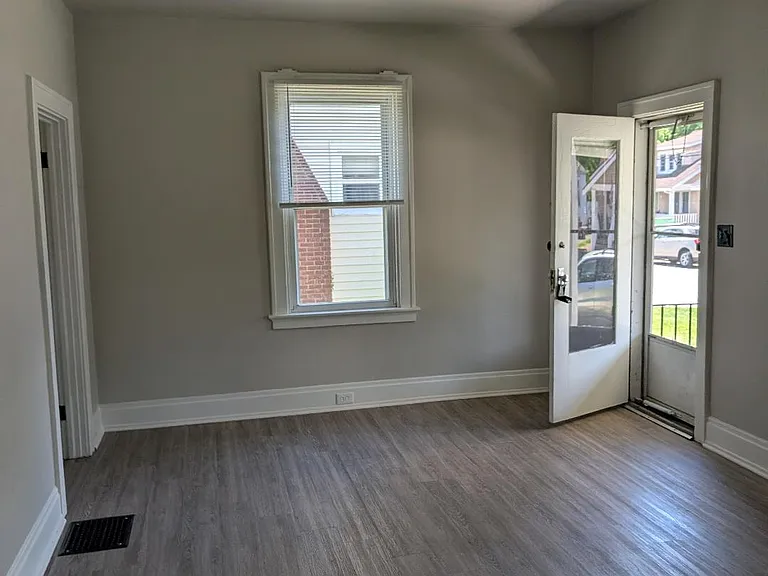 216 E 46th St — Photo 11