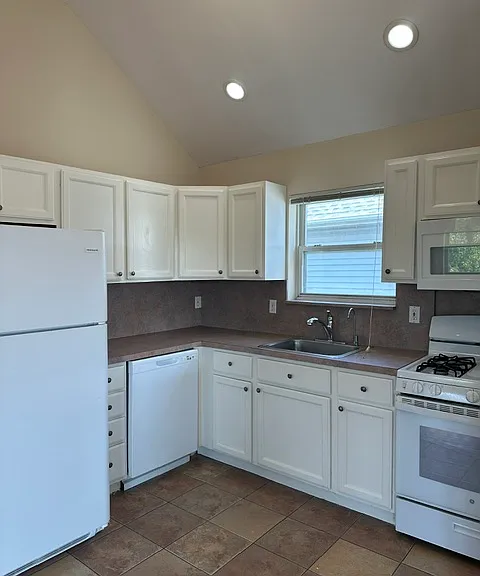 457 Monroe Blvd #2 — Photo 13