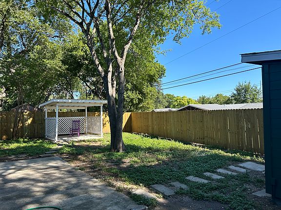 5th image of 214 Lakeshore Dr