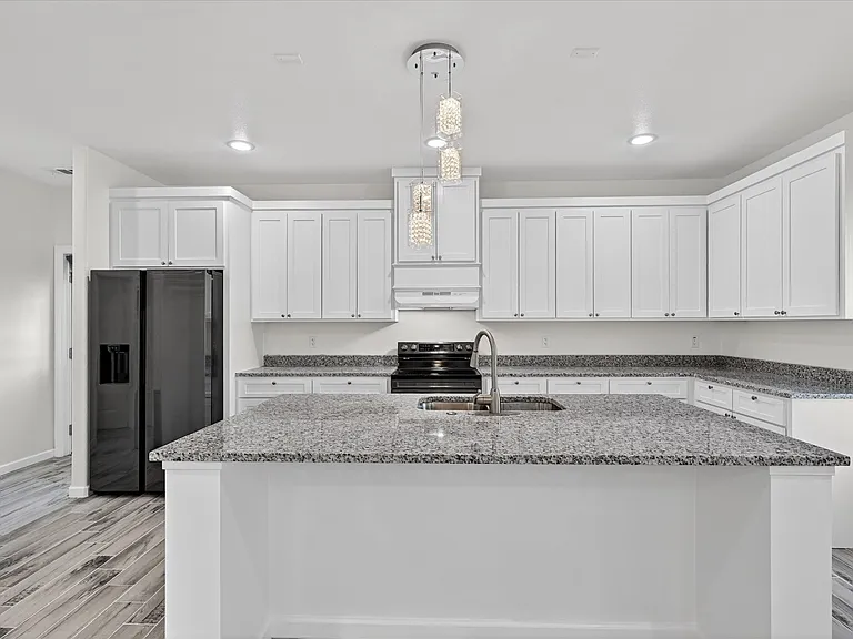 2902 Walnut St — Photo 5