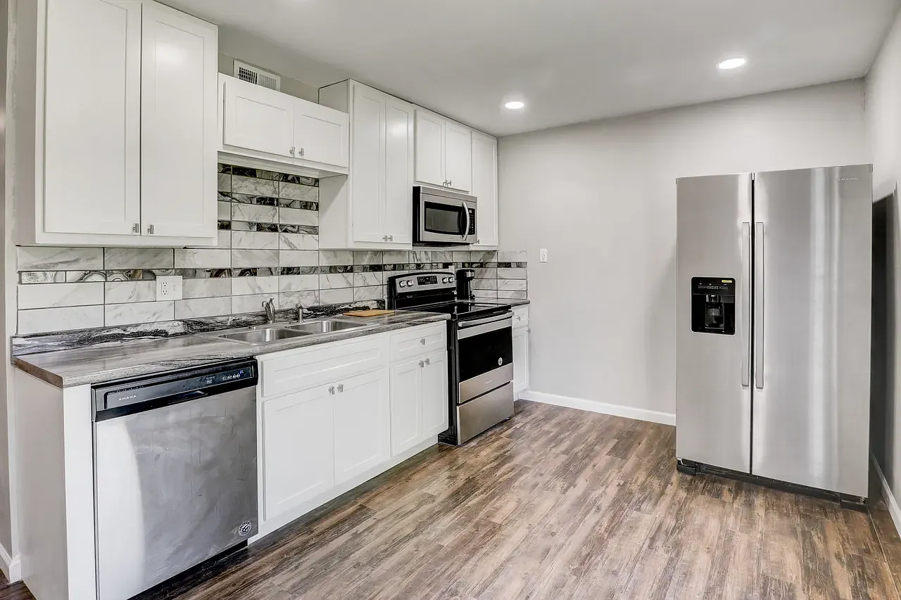 3 bed, 1.5 bath, 1044 sqft, $3,045 — Photo 4