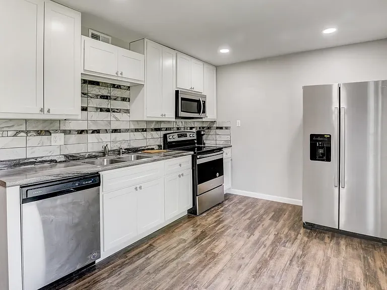 3018 Lyme St — Photo 4