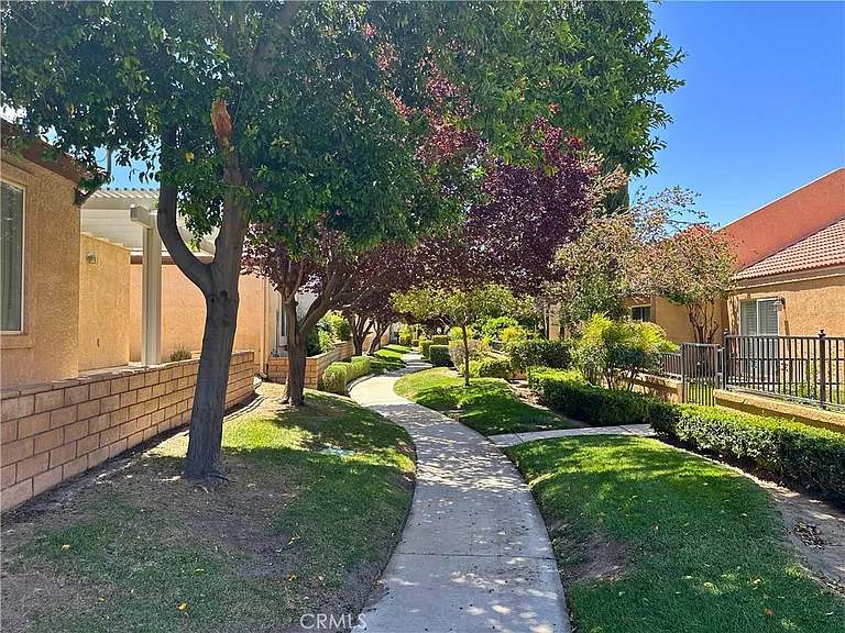 19051 Primrose Ln — Photo 23