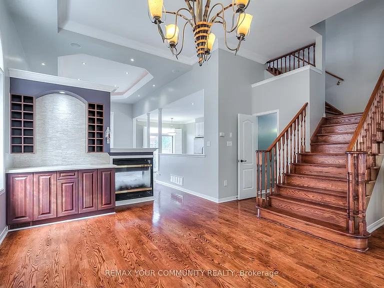 222 Kayla Cres #UPPER — Photo 5