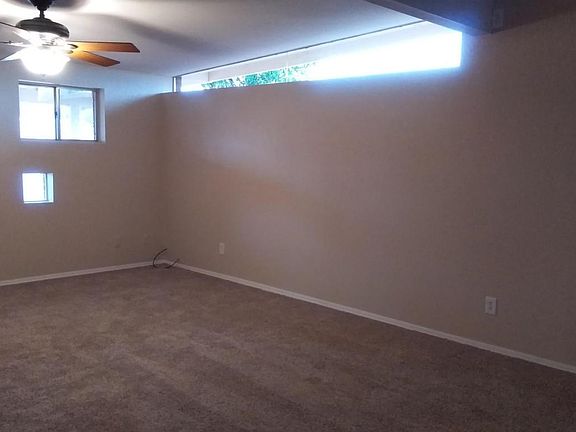 Vaulted ceiling, Living Rm.