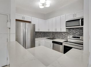 825 NE 199th St APT 204-13, Miami, FL 33179