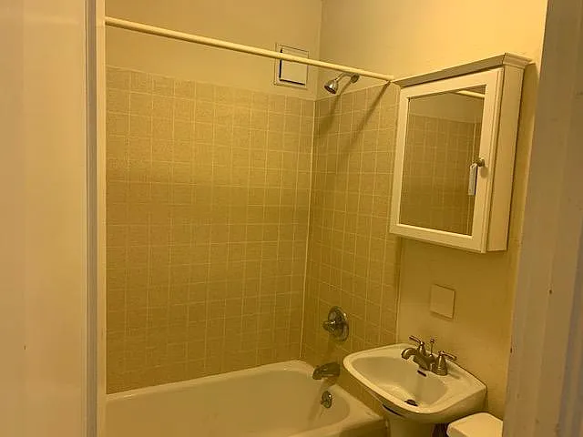 5105 Wyandotte St #2S — Photo 6