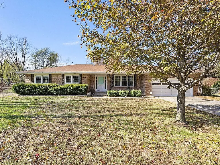 4267 S Ridgecrest Dr — Photo 1