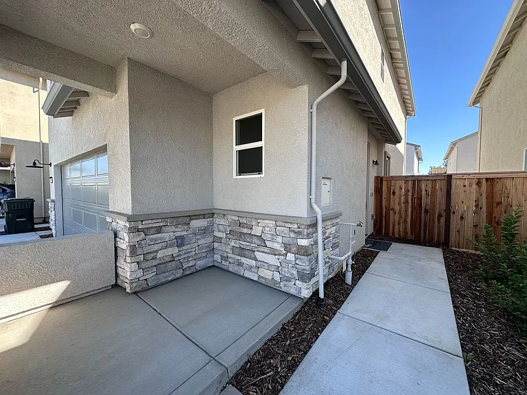 3396 Shaker Way — Photo 3