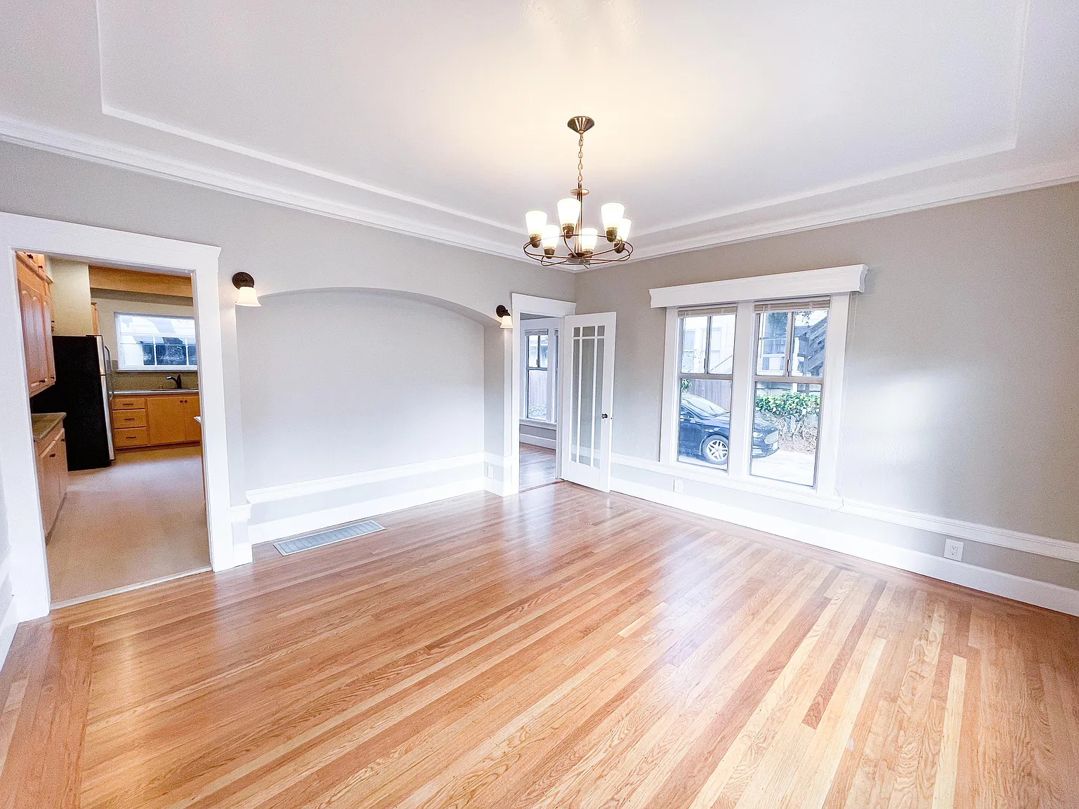 4 bed, 2.5 bath, 2130 sqft, $5,600 — Photo 2