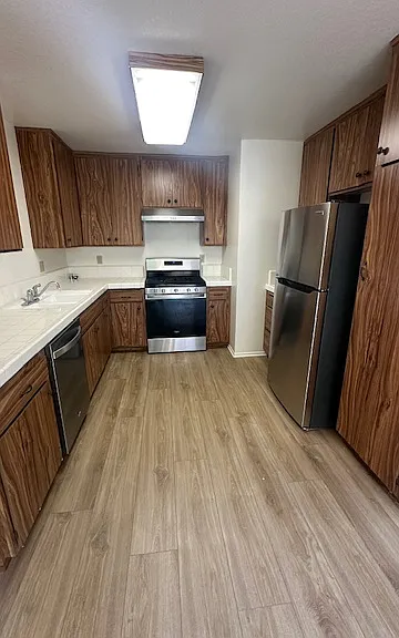 637 Sydney Ln — Photo 14