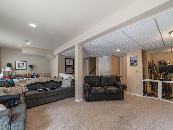 2nd image of 318 Stratford Ln #318