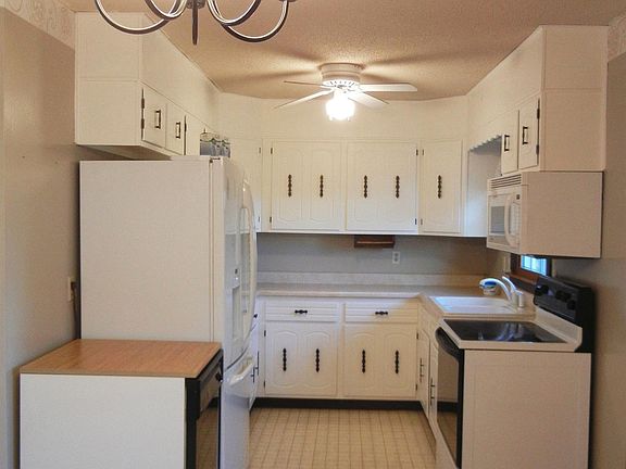4th image of 12 Prairie Dr