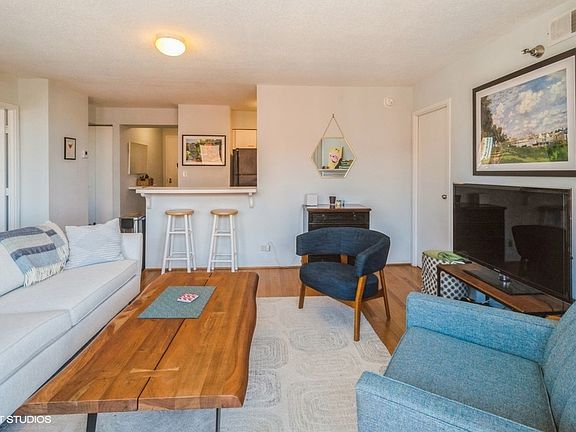 4th image of 1309 N Wells St APT 603