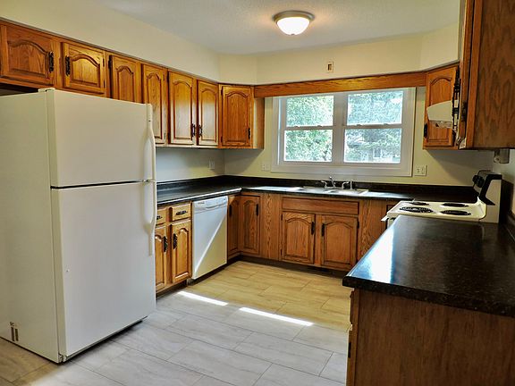 Eat-In Kitchen, now with new stainless steel dishwasher.