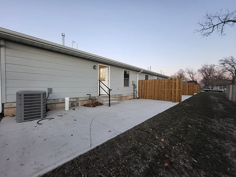 100 S Wedel Ave — Photo 12