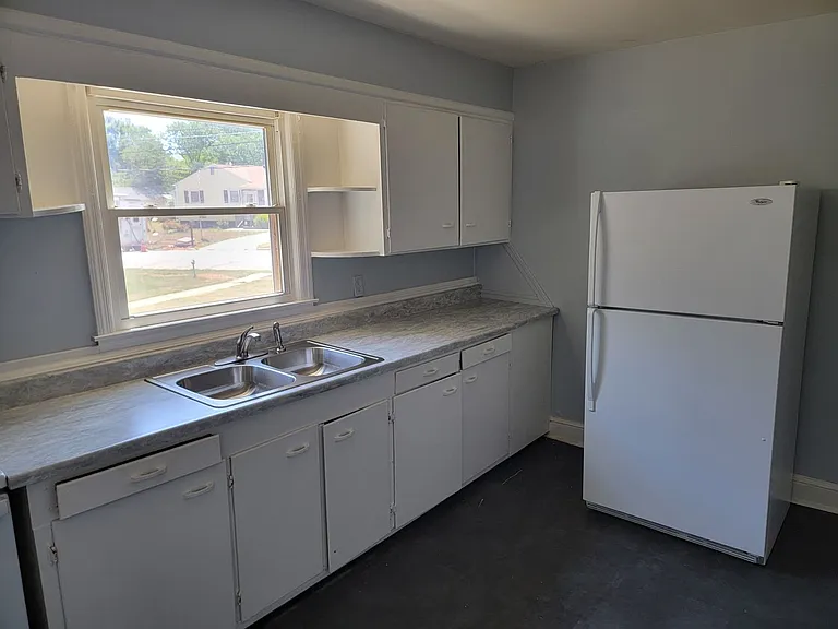 712 W Terrell St — Photo 3