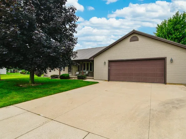 440 Longwood Ln, Wrightstown, WI 54180