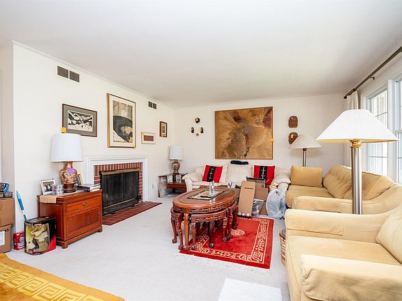 5th image of 514 W Timber Ridge Dr