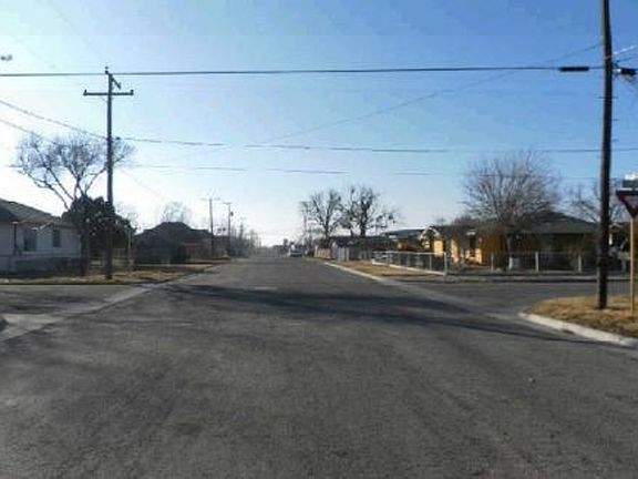 Exterior Neighborhood (street photo)