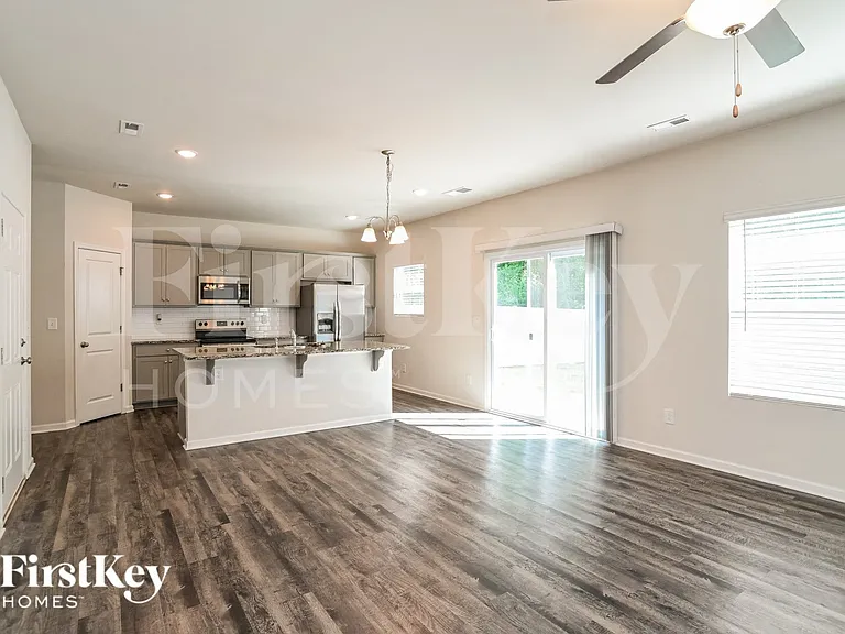9616 Hamel St — Photo 3