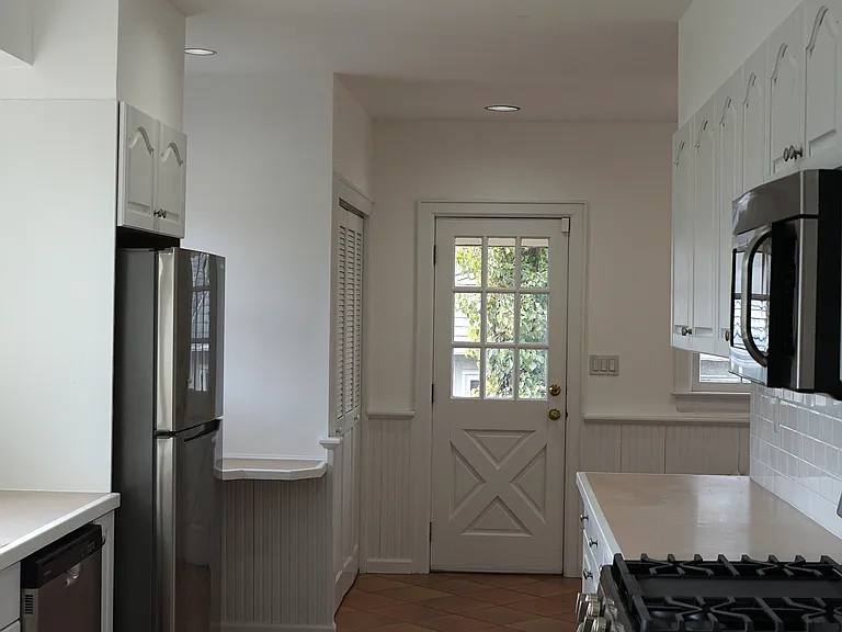 10 Bon Air Ave — Photo 14