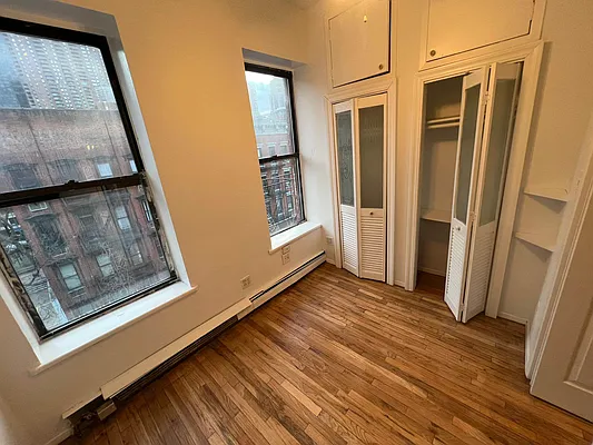 Rented by KNOCKKNOCK LLC | media 12