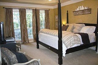 4th image of 617 Royal Ln