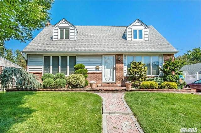 1st image of 18 Birchwood Dr