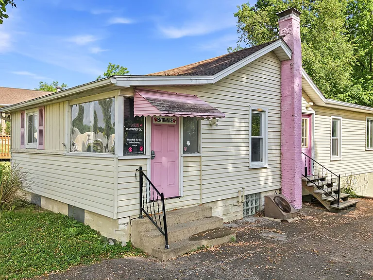1122 W Western Reserve Rd — Photo 4