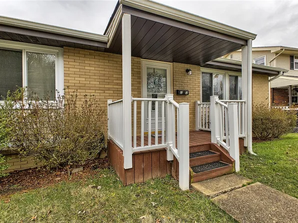 22 Pyrenees Dr, Pittsburgh, PA 15239
