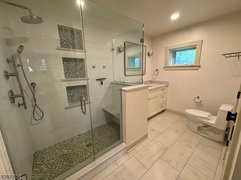 24 Lakeview Point Ave — Photo 13