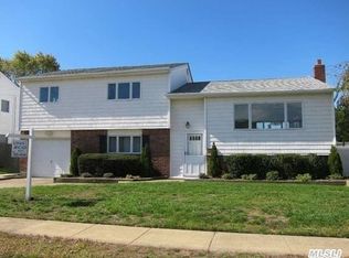 26 Massapequa Ave, Massapequa, NY 11758