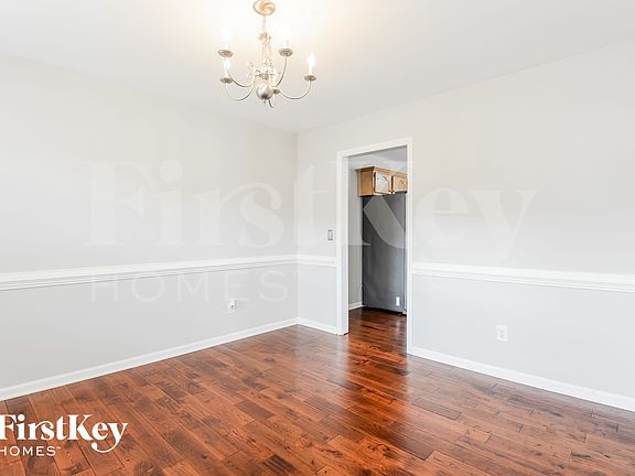 4th image of 6698 Knob Hill Ct