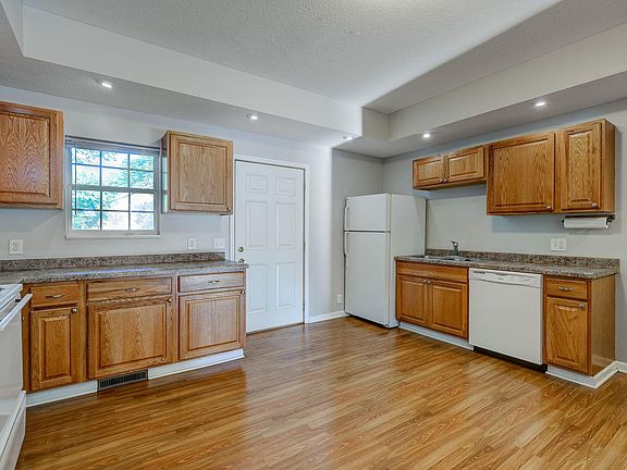 2nd image of 3208 Pillsbury Ave