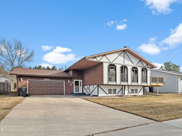 2924 Vancouver Ln, Bismarck, ND 58503