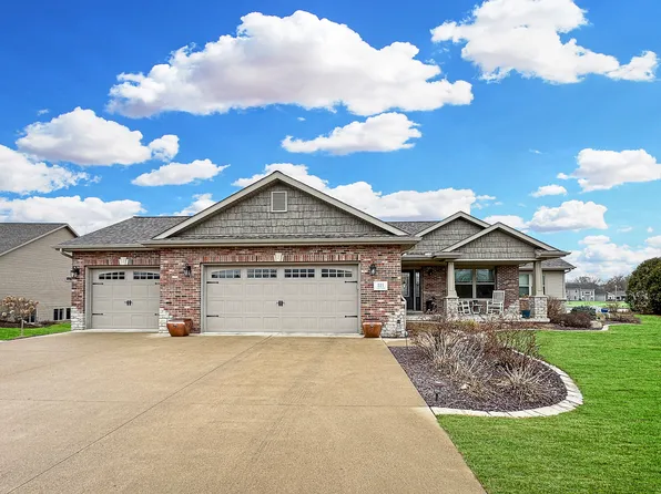 221 Lake Pointe Dr, Goodfield, IL 61742