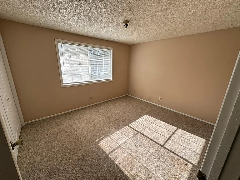 1042 N 17th St #3 — Photo 12