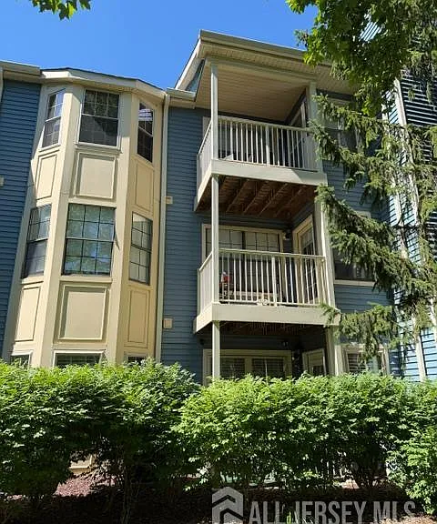 246 Crosspoint Dr — Photo 1