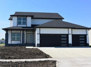 1159 Brooks Dr W, West Fargo, ND 58078