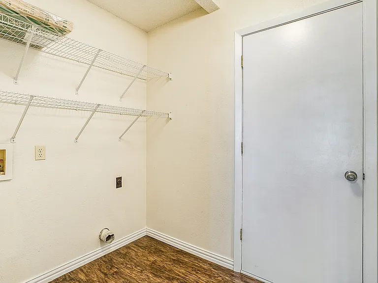 1104 Sproles Dr — Photo 18