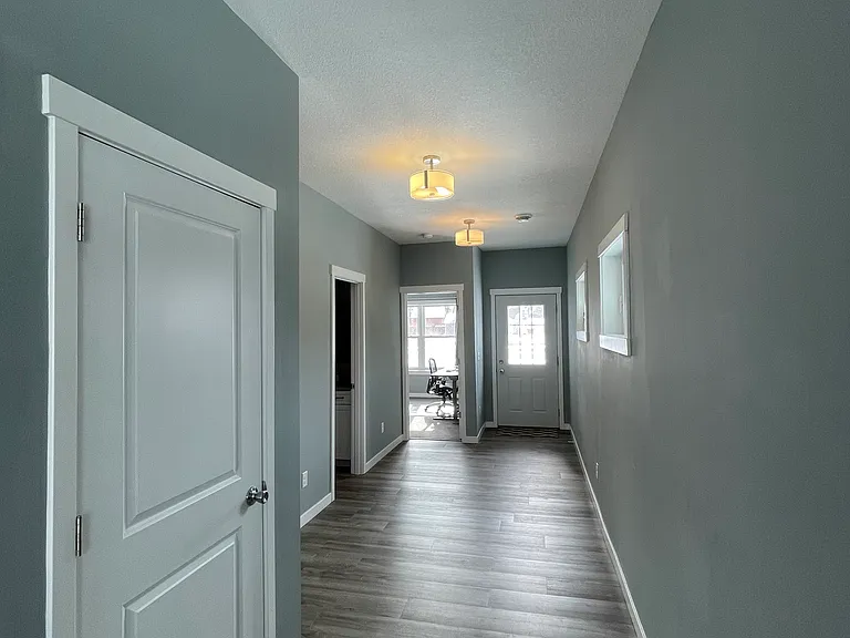 519 E Broadway St — Photo 2