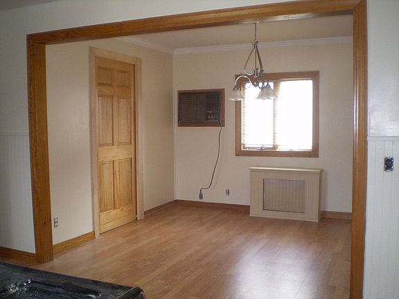 3rd image of 17 Rosemont Ave