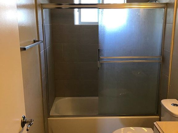 5th image of 3716 Poinciana Dr APT 6