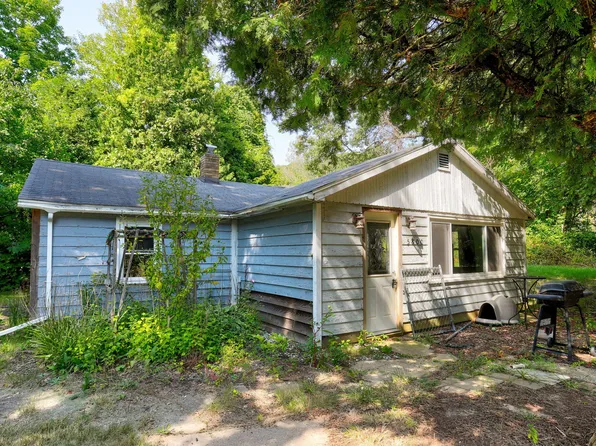 5800 Superior St, Coloma, MI 49038